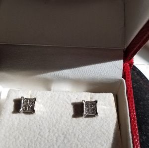 10k white gold 1/2 tw carat diamond earrings.